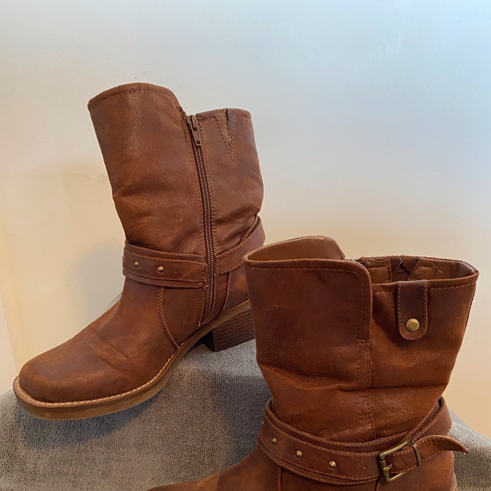 Women’s brown Low “cowboy” boots